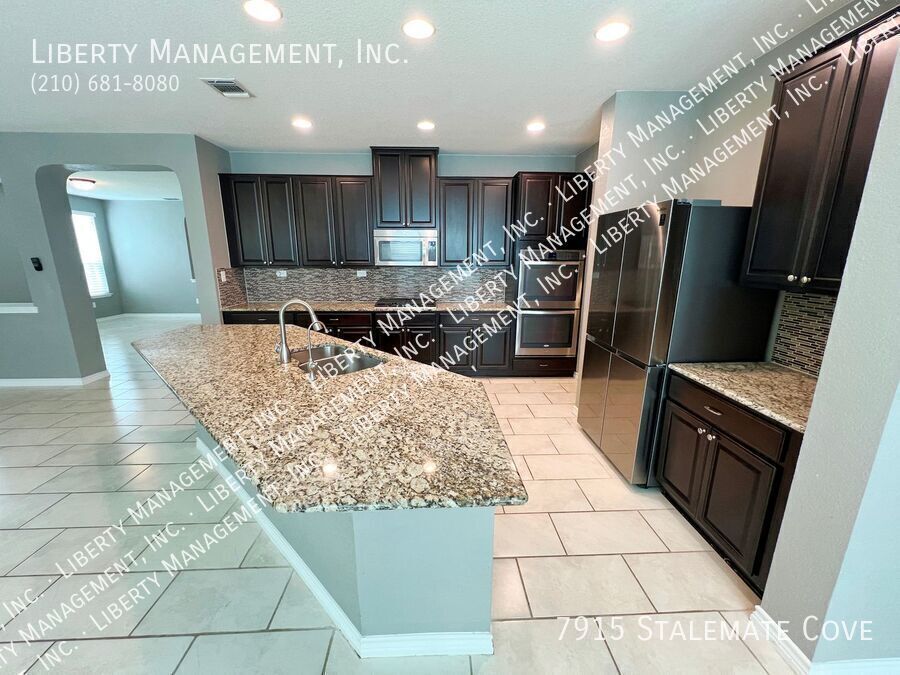 Spacious 5 Bed, 3.5 Bath Home on a 1/4 acre Cul-de-sac lot property image
