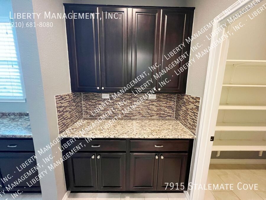 Spacious 5 Bed, 3.5 Bath Home on a 1/4 acre Cul-de-sac lot property image