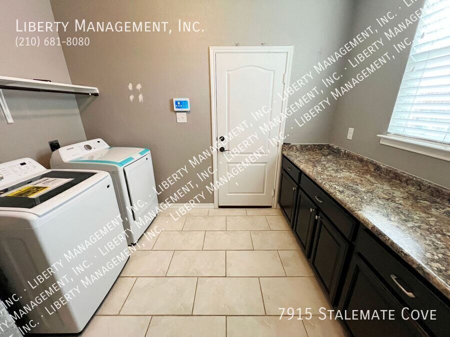 Spacious 5 Bed, 3.5 Bath Home on a 1/4 acre Cul-de-sac lot property image