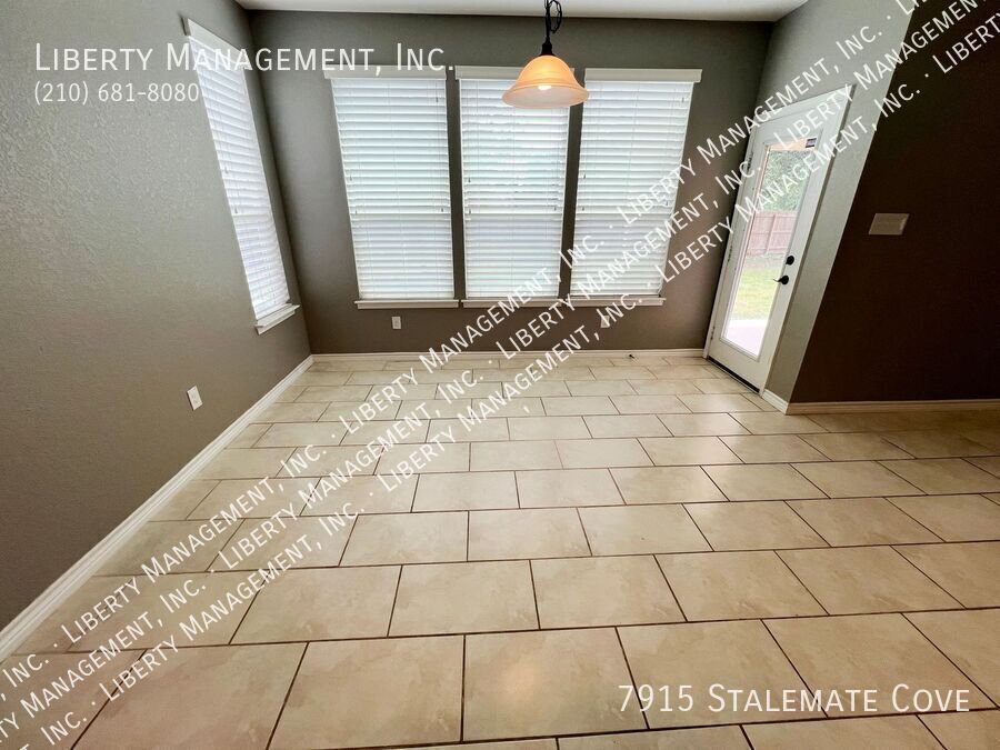 Spacious 5 Bed, 3.5 Bath Home on a 1/4 acre Cul-de-sac lot property image