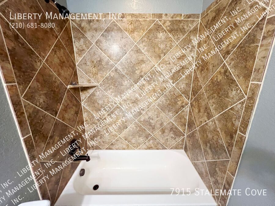 Spacious 5 Bed, 3.5 Bath Home on a 1/4 acre Cul-de-sac lot property image