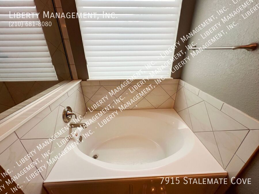 Spacious 5 Bed, 3.5 Bath Home on a 1/4 acre Cul-de-sac lot property image