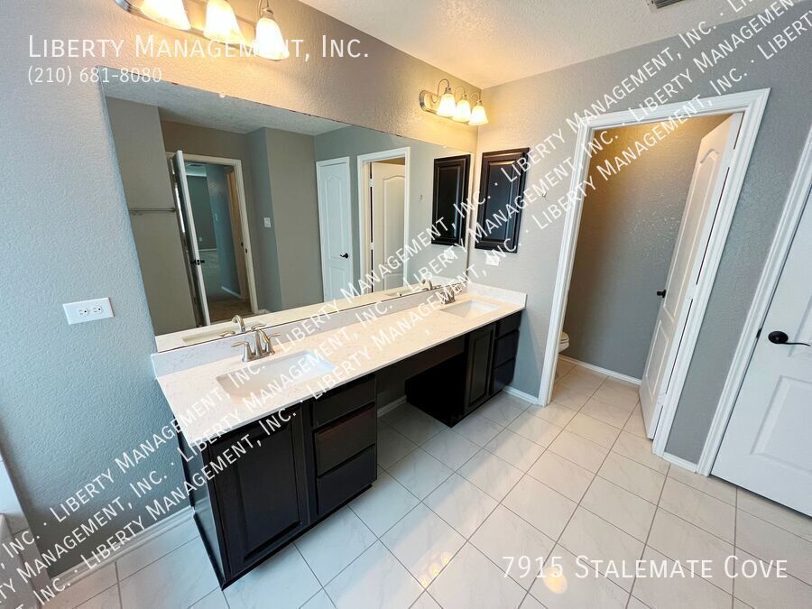 Spacious 5 Bed, 3.5 Bath Home on a 1/4 acre Cul-de-sac lot property image