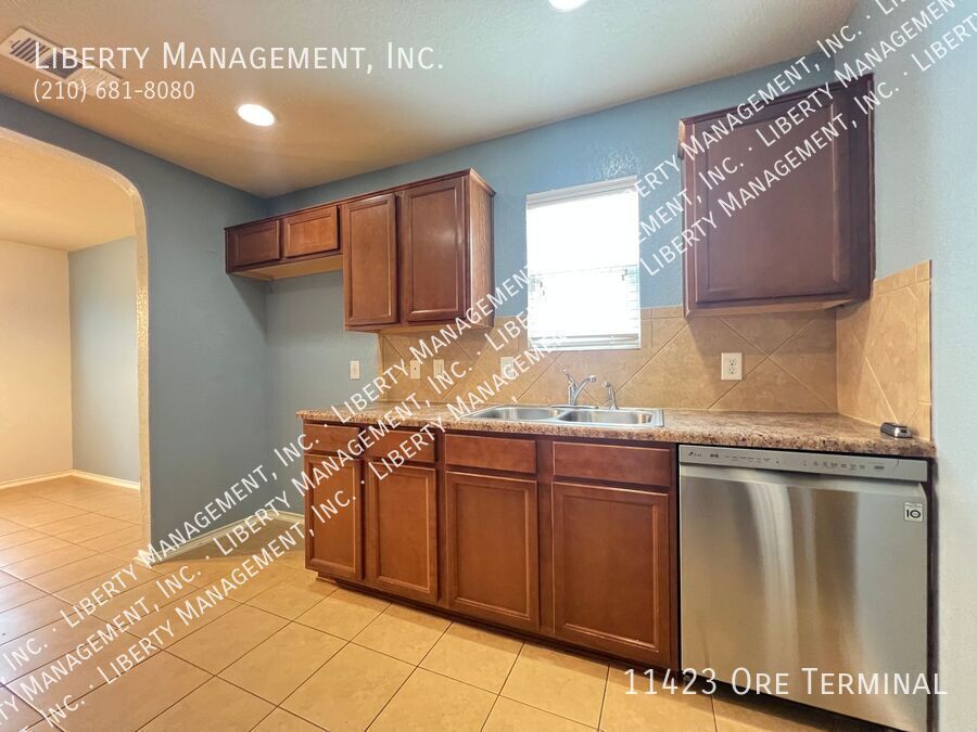 4 Bedroom, 2.5 Bath Home near Lackland AFB property image