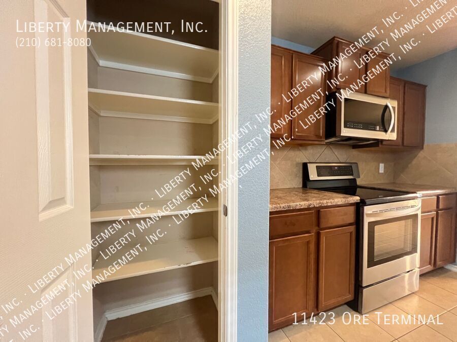 4 Bedroom, 2.5 Bath Home near Lackland AFB property image