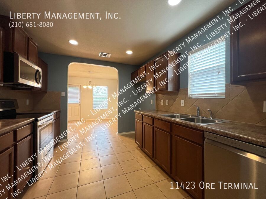 4 Bedroom, 2.5 Bath Home near Lackland AFB property image