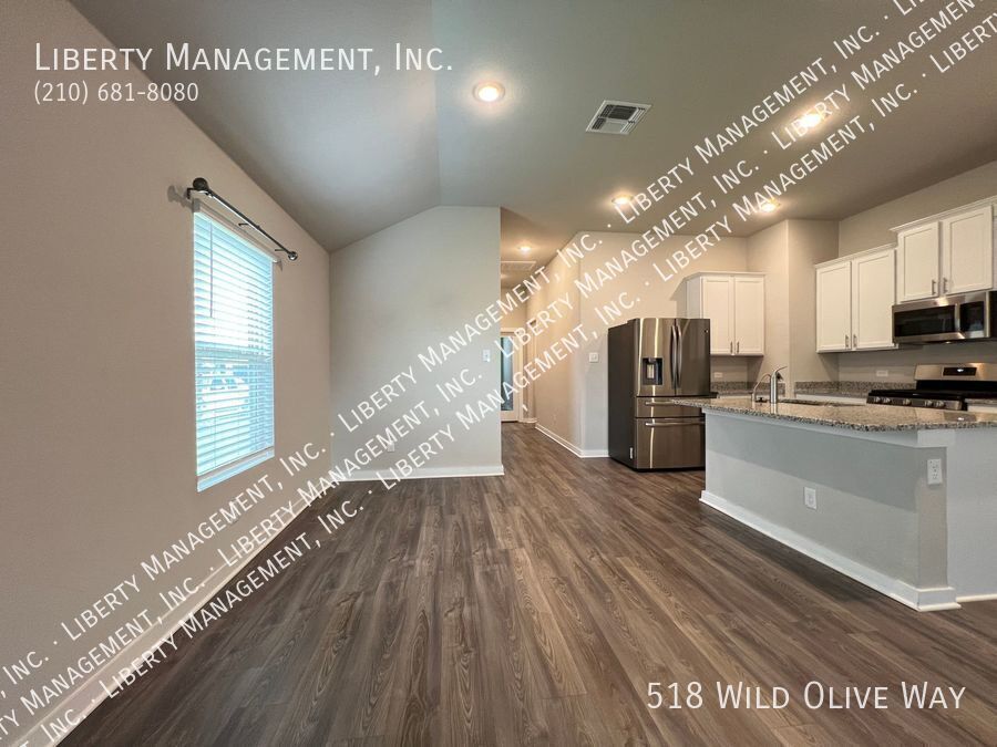 Beautiful 2 Bedroom, 2 Bath, with a Bonus Flex/Study Room property image