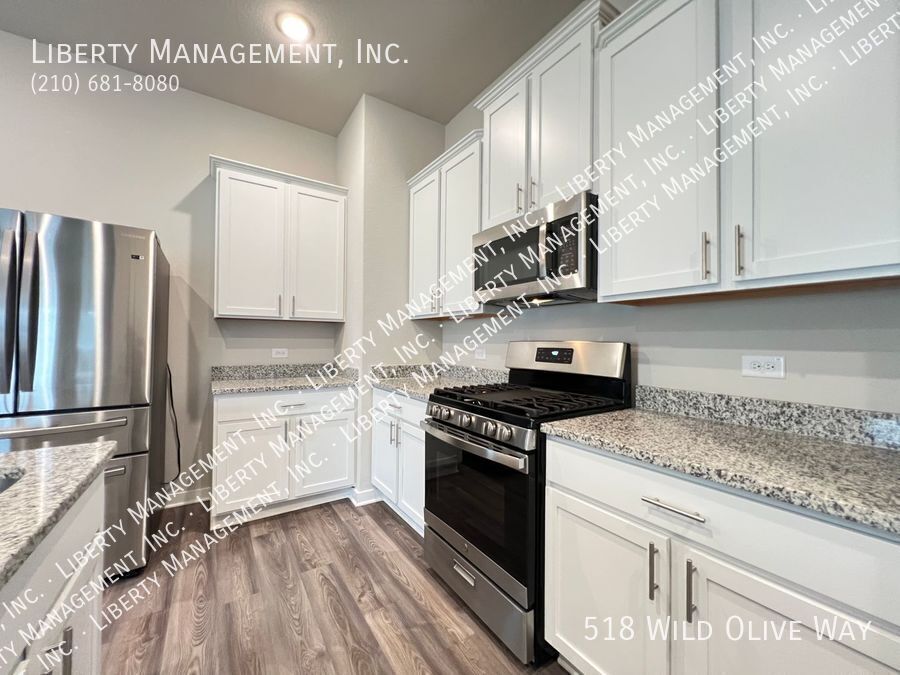 Beautiful 2 Bedroom, 2 Bath, with a Bonus Flex/Study Room property image