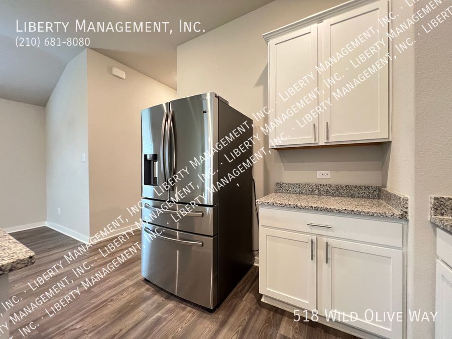 Beautiful 2 Bedroom, 2 Bath, with a Bonus Flex/Study Room property image