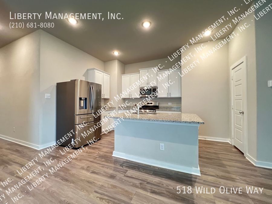 Beautiful 2 Bedroom, 2 Bath, with a Bonus Flex/Study Room property image