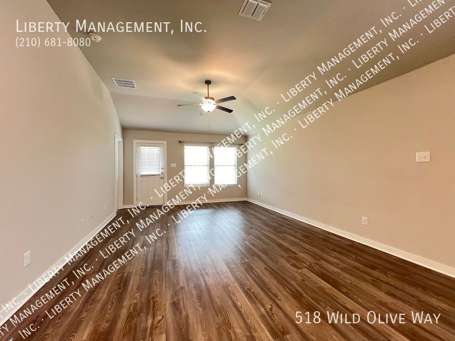 Beautiful 2 Bedroom, 2 Bath, with a Bonus Flex/Study Room property image