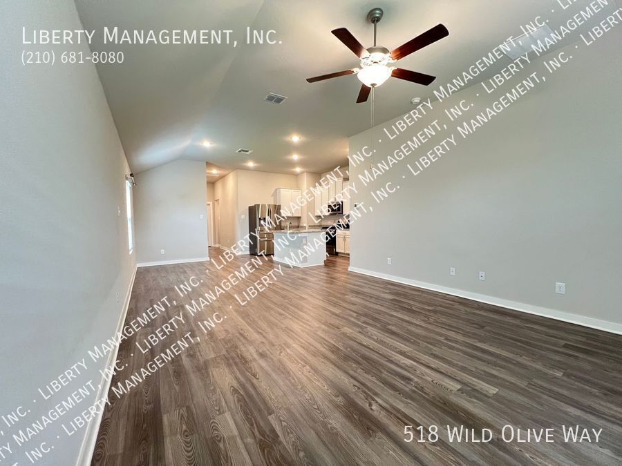 Beautiful 2 Bedroom, 2 Bath, with a Bonus Flex/Study Room property image