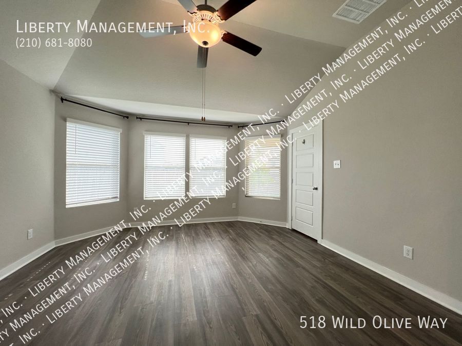 Beautiful 2 Bedroom, 2 Bath, with a Bonus Flex/Study Room property image