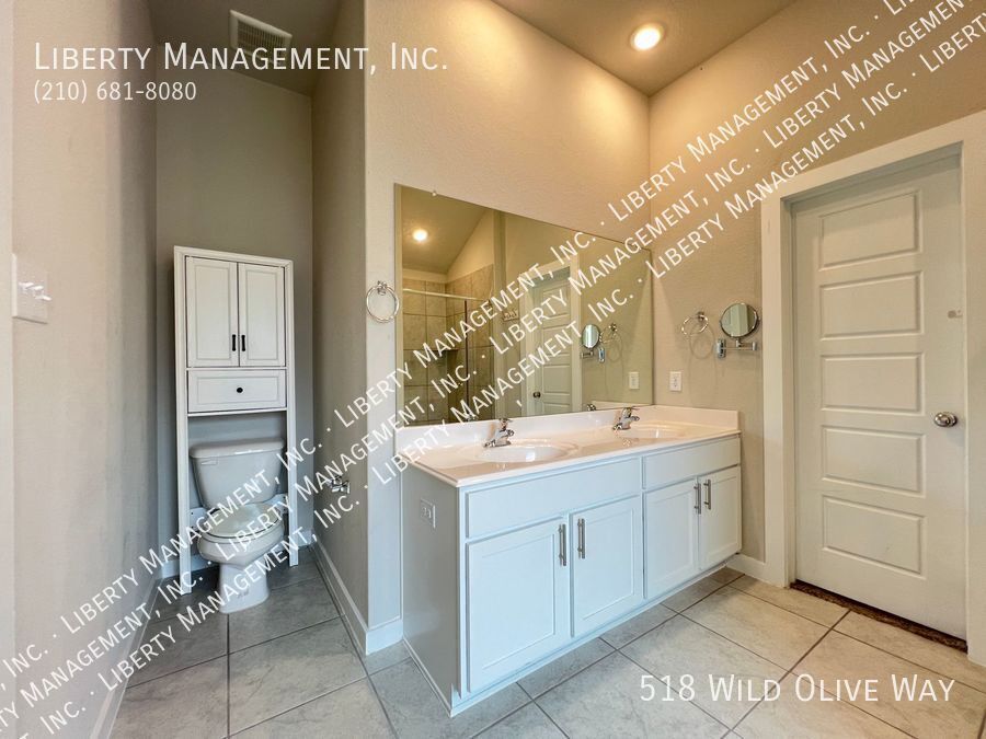 Beautiful 2 Bedroom, 2 Bath, with a Bonus Flex/Study Room property image