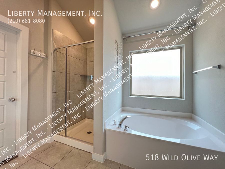 Beautiful 2 Bedroom, 2 Bath, with a Bonus Flex/Study Room property image