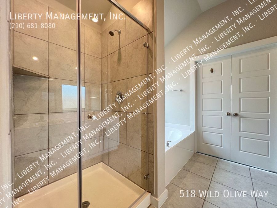 Beautiful 2 Bedroom, 2 Bath, with a Bonus Flex/Study Room property image