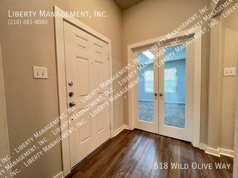 Beautiful 2 Bedroom, 2 Bath, with a Bonus Flex/Study Room property image