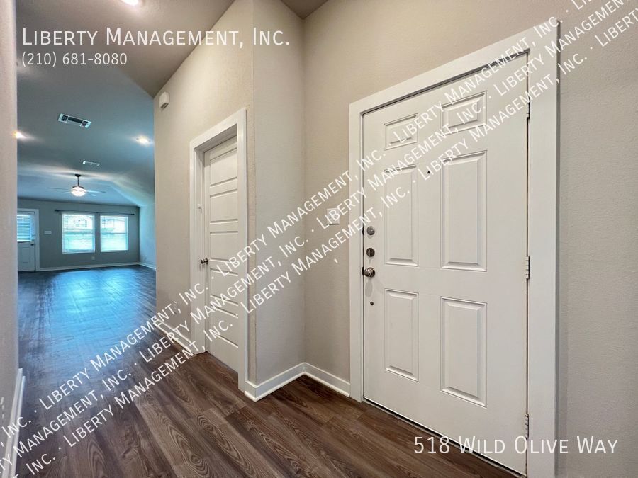 Beautiful 2 Bedroom, 2 Bath, with a Bonus Flex/Study Room property image