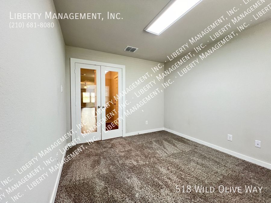 Beautiful 2 Bedroom, 2 Bath, with a Bonus Flex/Study Room property image