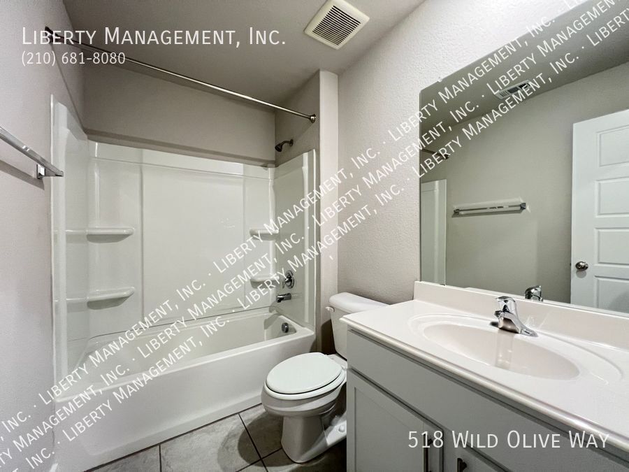 Beautiful 2 Bedroom, 2 Bath, with a Bonus Flex/Study Room property image