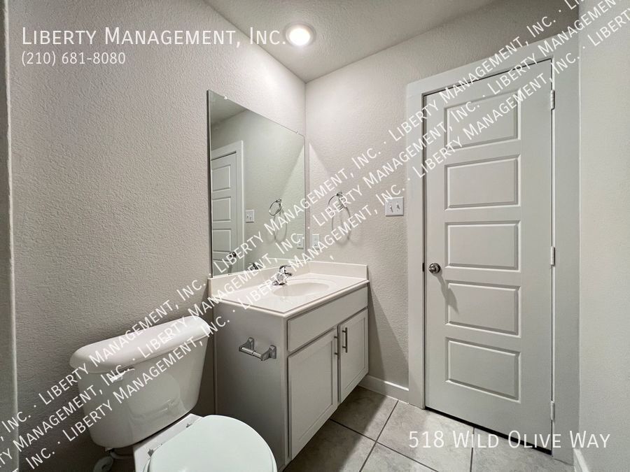 Beautiful 2 Bedroom, 2 Bath, with a Bonus Flex/Study Room property image