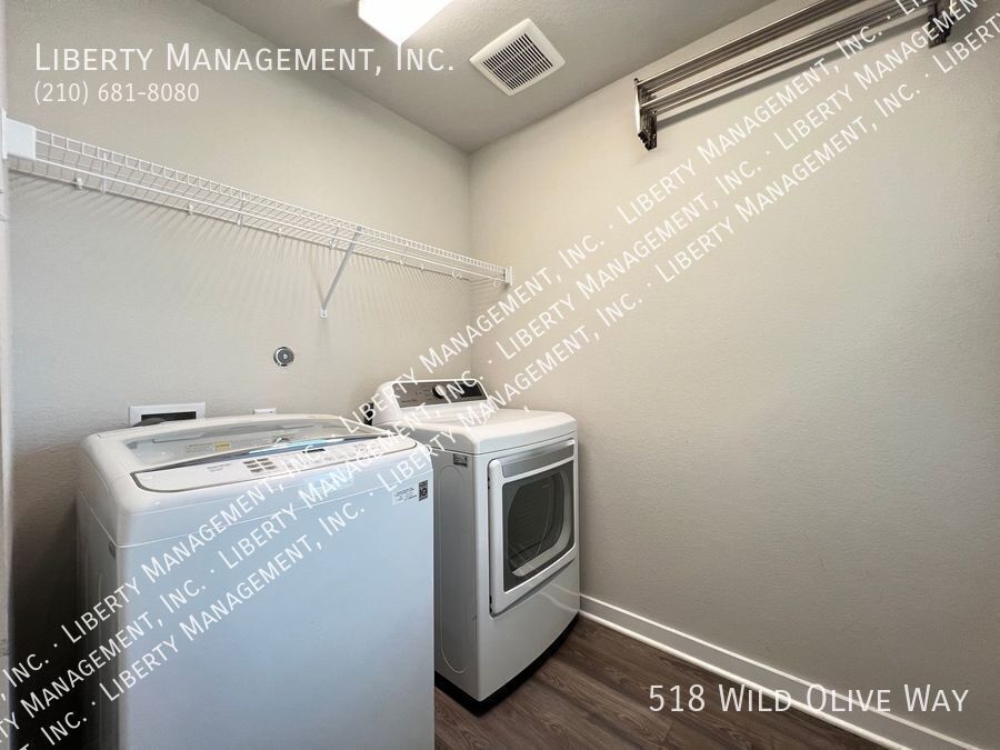 Beautiful 2 Bedroom, 2 Bath, with a Bonus Flex/Study Room property image