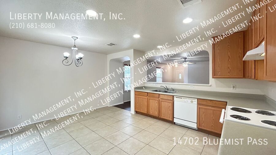 3 Bed, 2 Bath Home off of Jones Maltsberger and Thousand Oaks property image