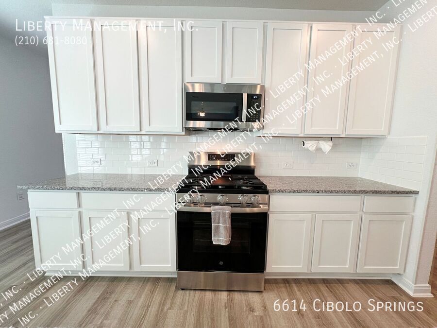 4 Bedroom, 2.5 Bath Home with Solar Panels property image