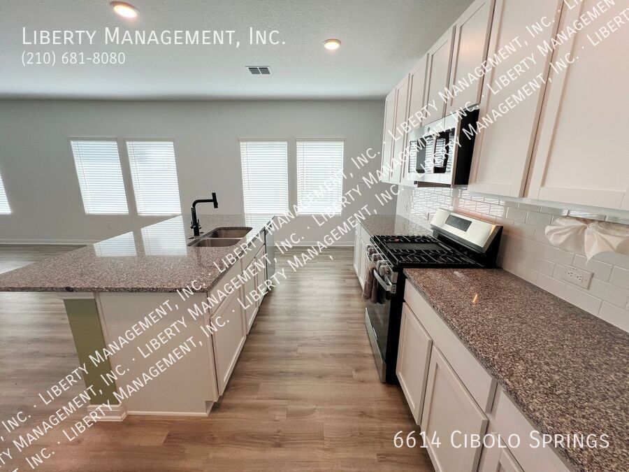 4 Bedroom, 2.5 Bath Home with Solar Panels property image