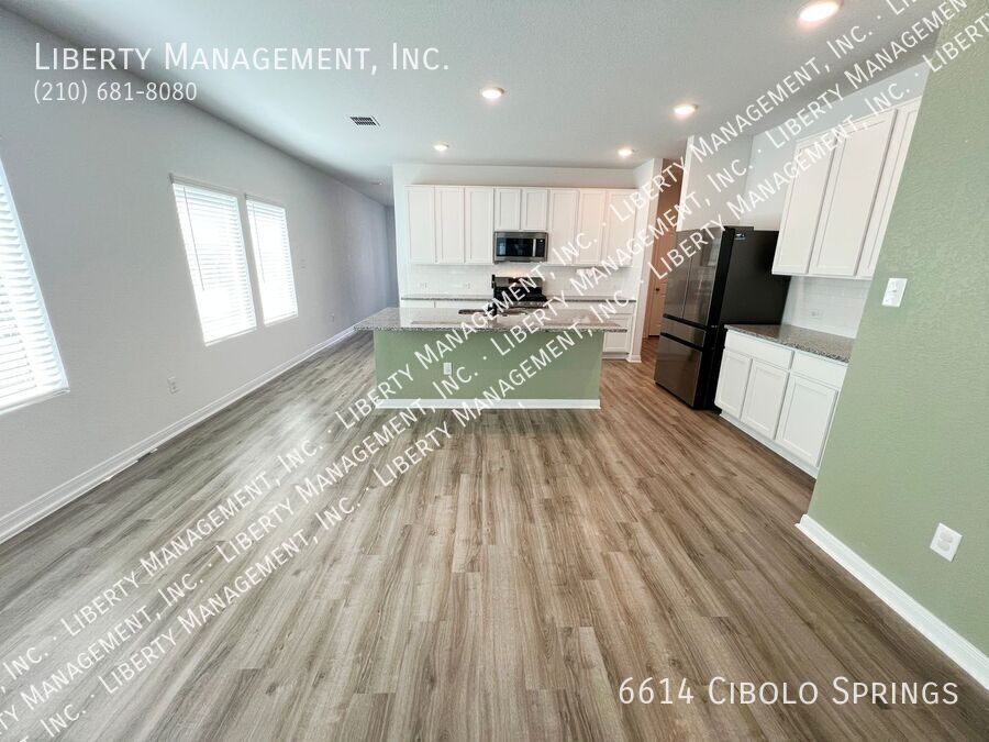 4 Bedroom, 2.5 Bath Home with Solar Panels property image
