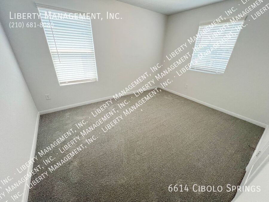 4 Bedroom, 2.5 Bath Home with Solar Panels property image