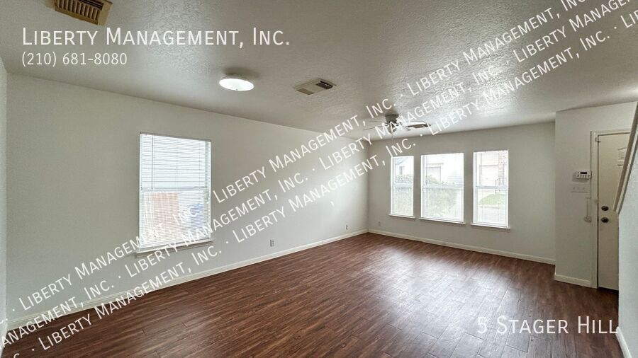 Great 3 bedroom, 2 bath home near 410 and Bandera! property image