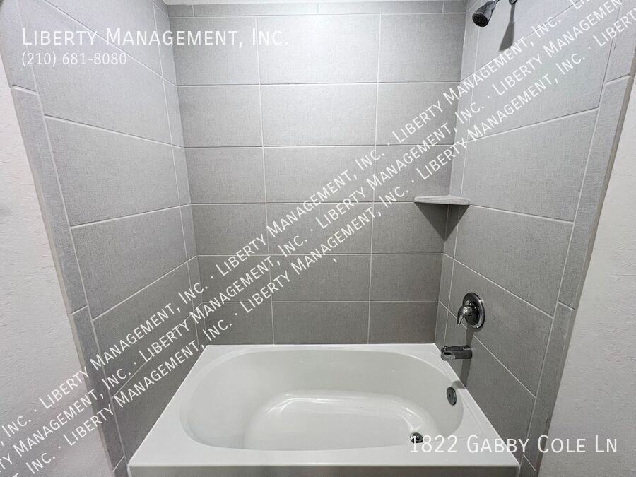 4 Bed, 3.5 Bath Home in Veranda property image