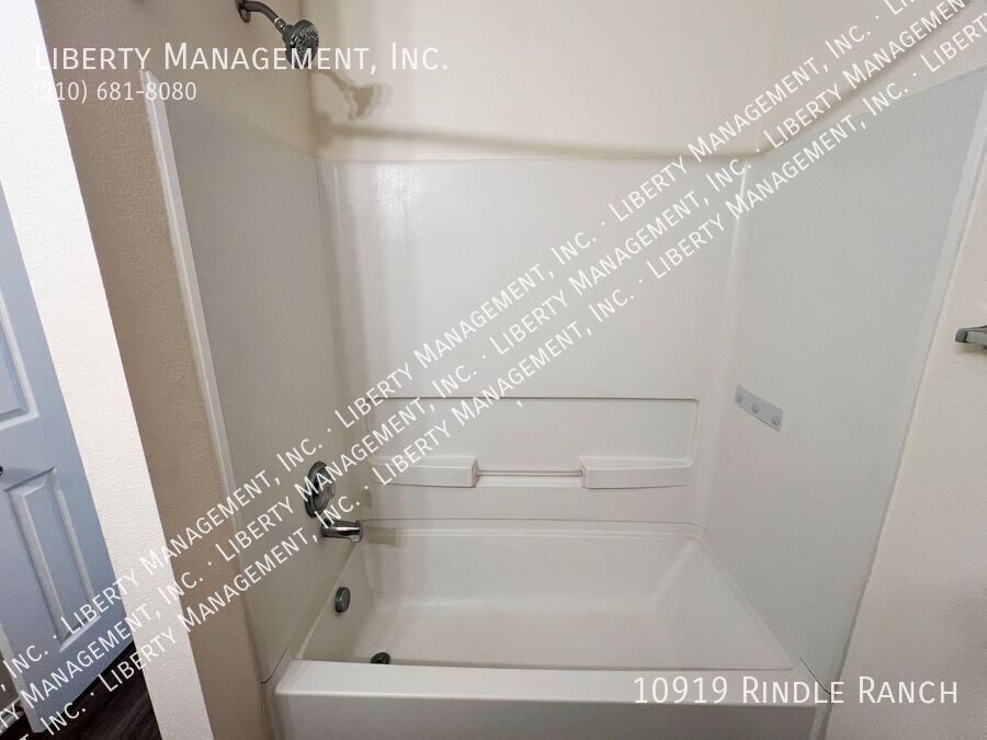 4 Bed, 2.5 Bath Home in River Mist. property image