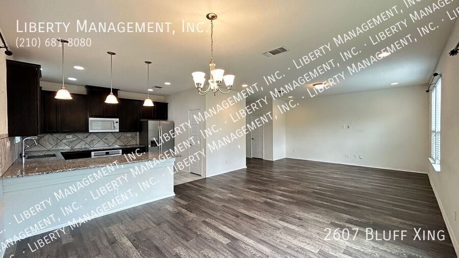 Beautiful 3 bedroom 2.5 bath home with SOLAR PANELS property image