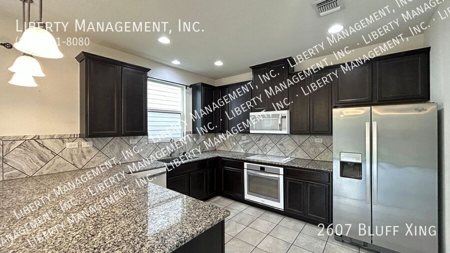 Beautiful 3 bedroom 2.5 bath home with SOLAR PANELS property image