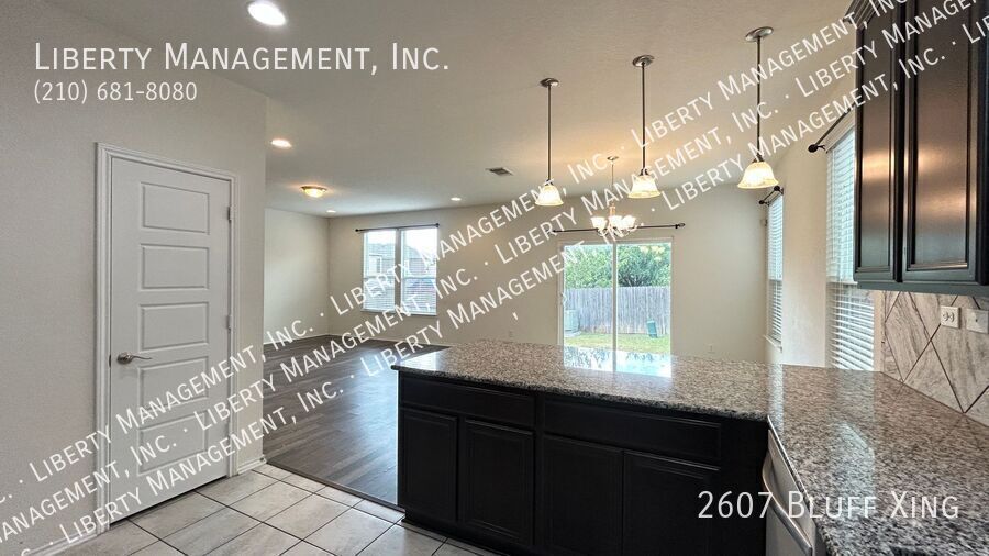 Beautiful 3 bedroom 2.5 bath home with SOLAR PANELS property image