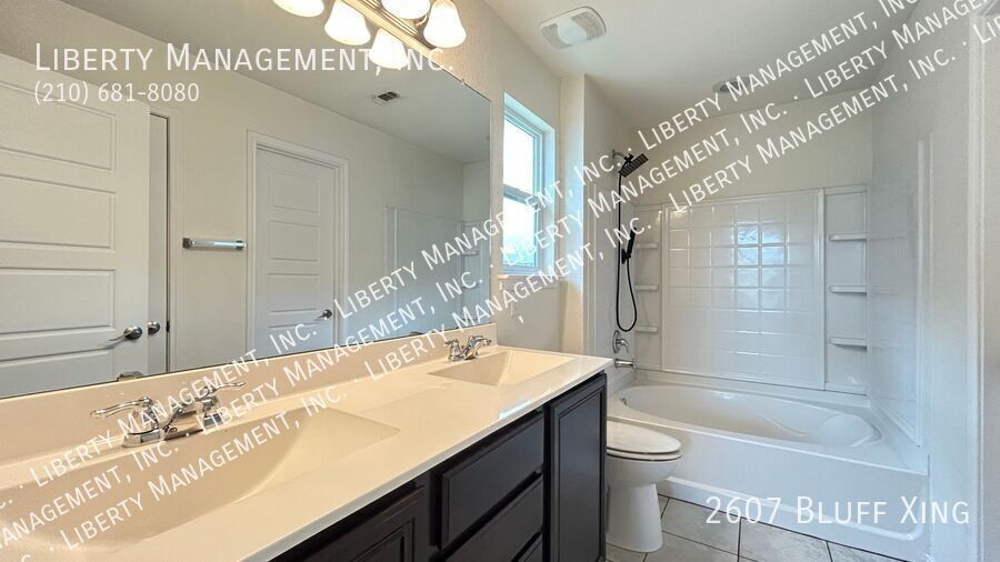 Beautiful 3 bedroom 2.5 bath home with SOLAR PANELS property image