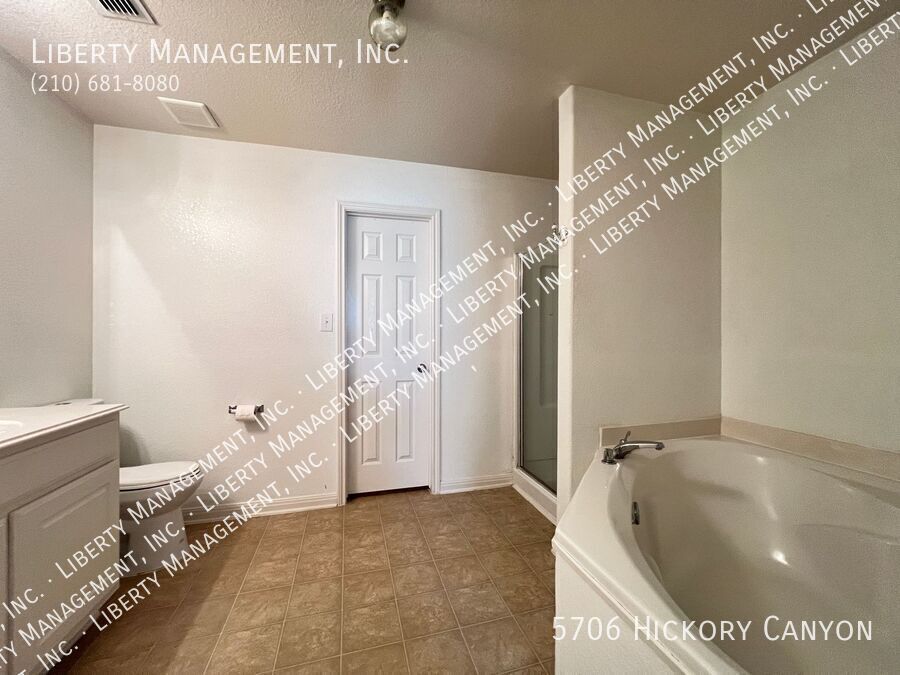 3 Bedroom, 2 Bath near LACKLAND AFB featuring 1233 sq ft living space property image