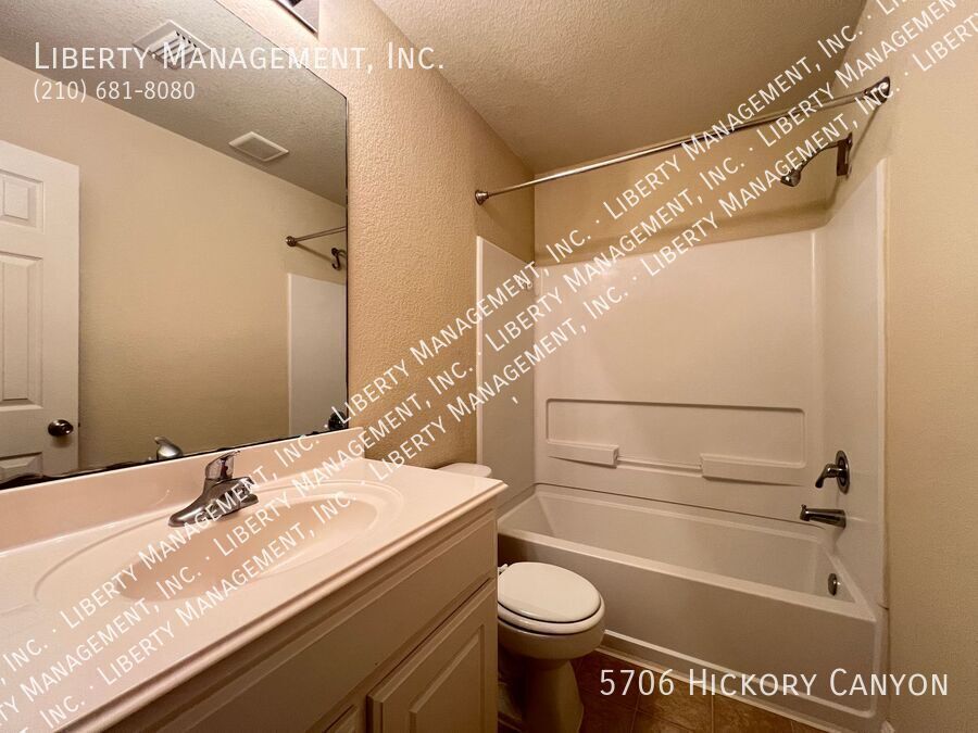 3 Bedroom, 2 Bath near LACKLAND AFB featuring 1233 sq ft living space property image
