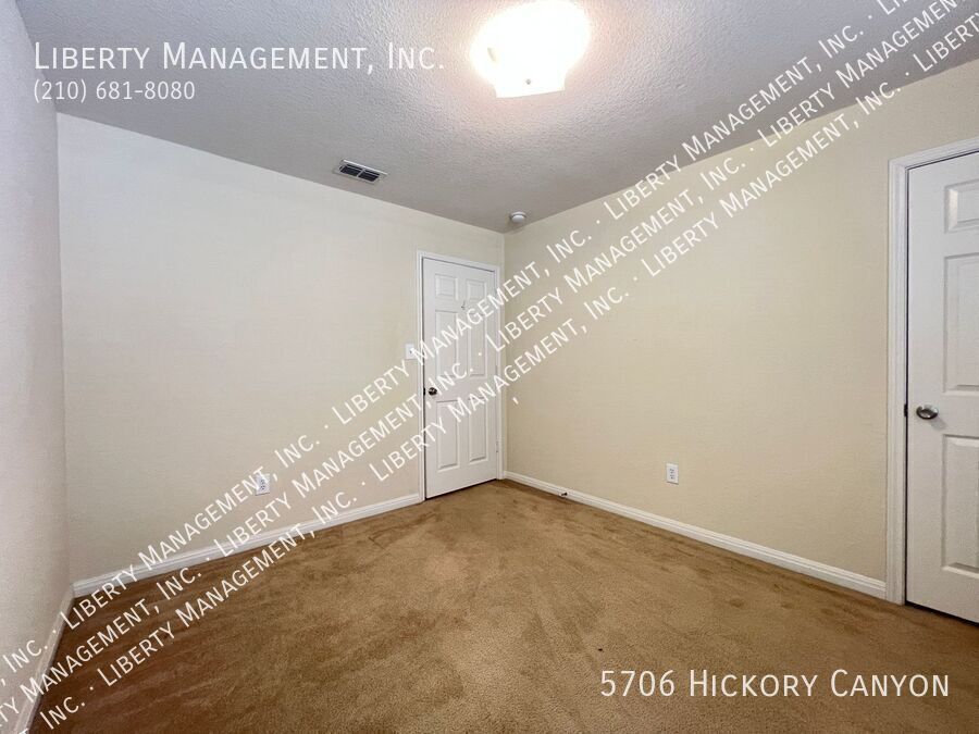 3 Bedroom, 2 Bath near LACKLAND AFB featuring 1233 sq ft living space property image