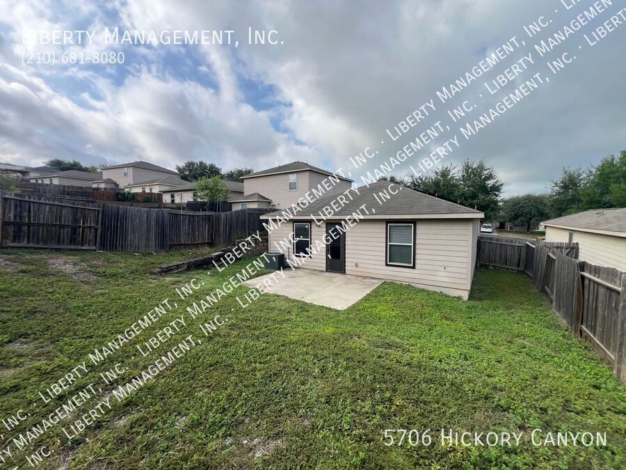 3 Bedroom, 2 Bath near LACKLAND AFB featuring 1233 sq ft living space property image