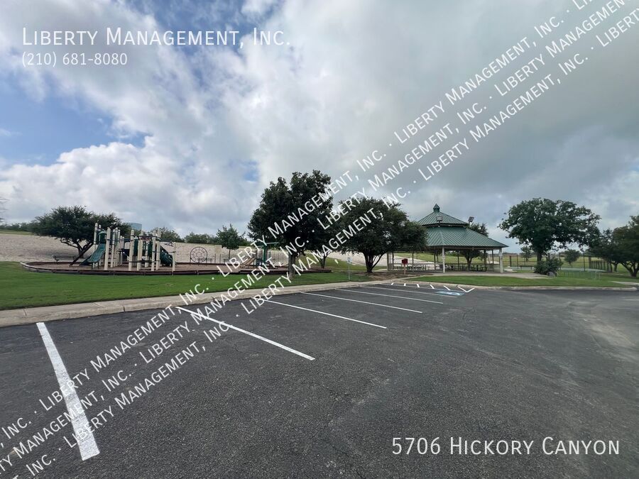 3 Bedroom, 2 Bath near LACKLAND AFB featuring 1233 sq ft living space property image