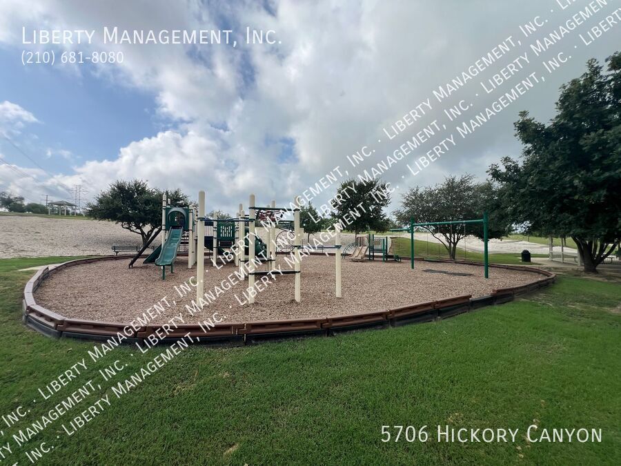 3 Bedroom, 2 Bath near LACKLAND AFB featuring 1233 sq ft living space property image