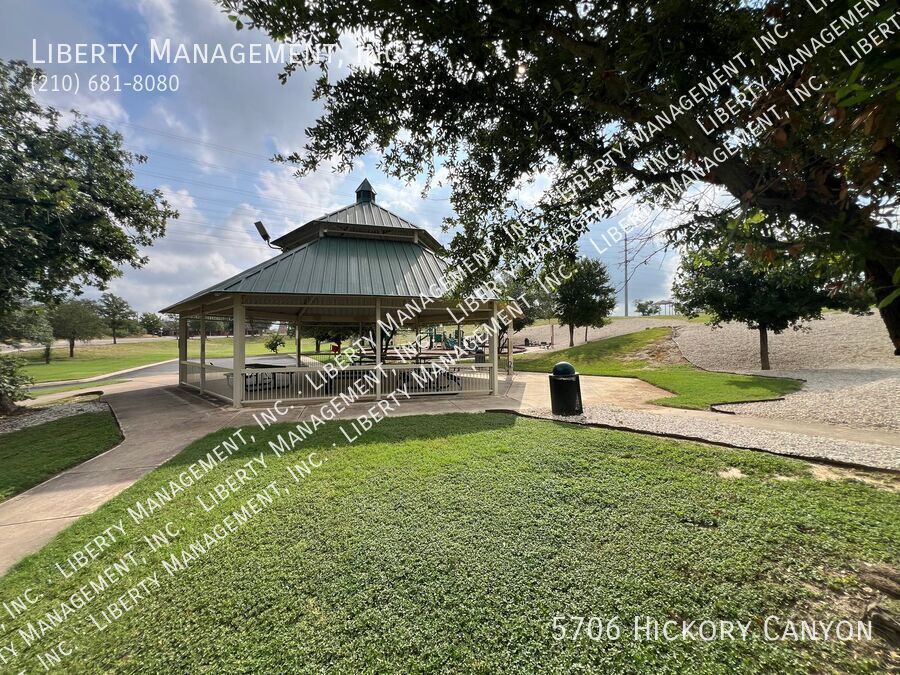 3 Bedroom, 2 Bath near LACKLAND AFB featuring 1233 sq ft living space property image