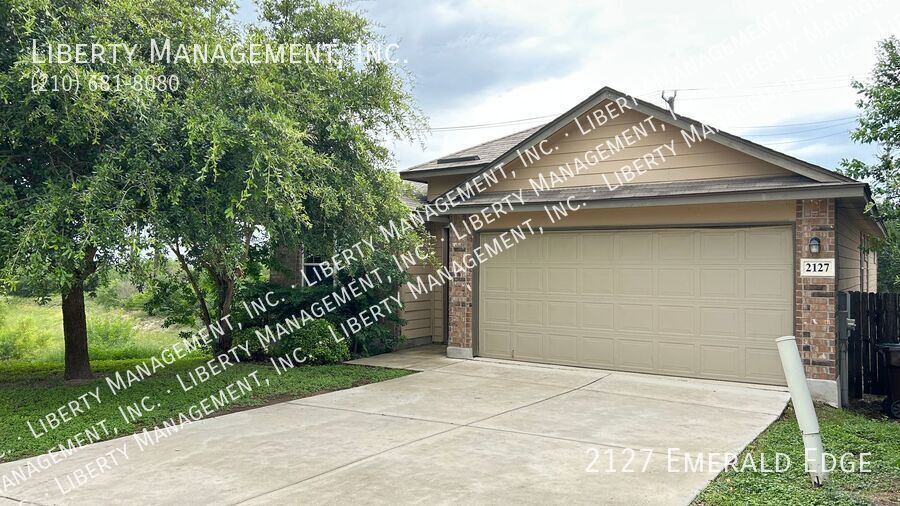 Beautiful 3 bedroom, 2 bath home near 1604 and 90 property image