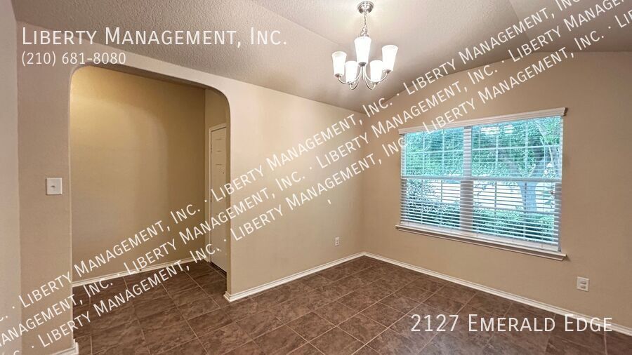 Beautiful 3 bedroom, 2 bath home near 1604 and 90 property image