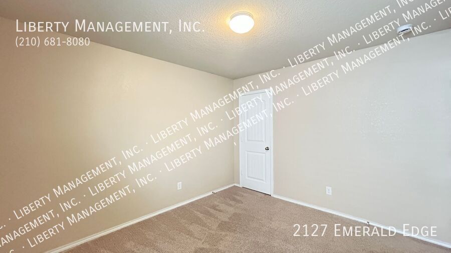 Beautiful 3 bedroom, 2 bath home near 1604 and 90 property image