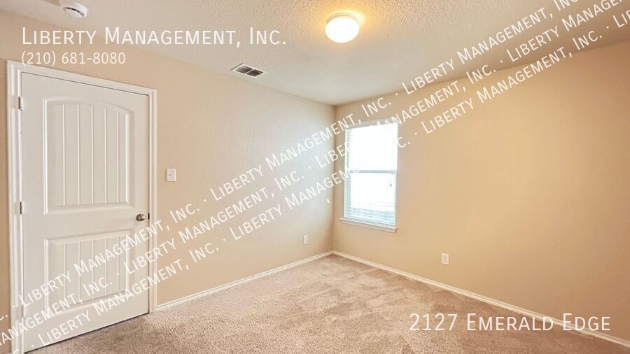 Beautiful 3 bedroom, 2 bath home near 1604 and 90 property image