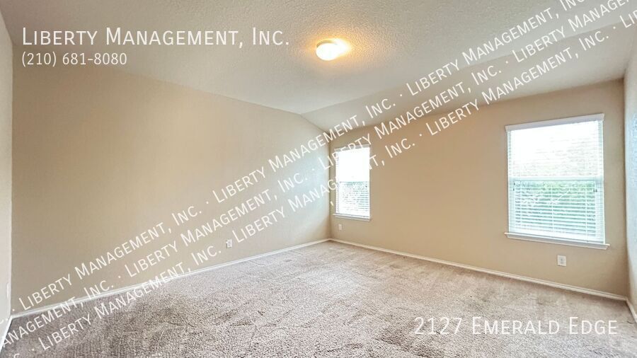 Beautiful 3 bedroom, 2 bath home near 1604 and 90 property image